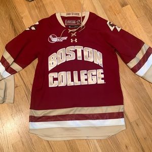 Size medium hockey jersey. Worn once. Great condition.